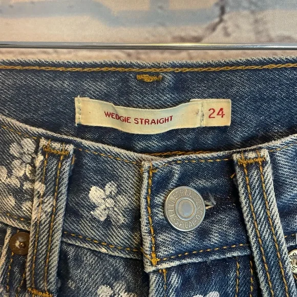 Levi's Wedgie Straight Blue Floral Women's Jeans - Picture 3 of 7